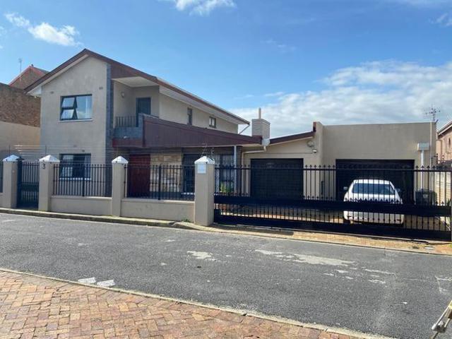 4 Bedroom house to rent in Wynberg, Cape Town