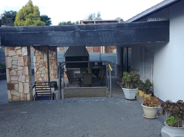 4 Bedroom House To Rent in Alberante