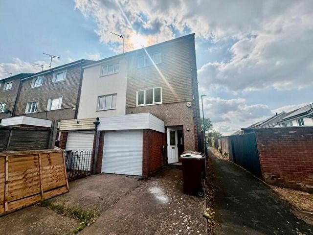 4 Bedroom House To Rent In Barkla Close, Clifton, NG11