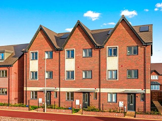 4 Bedroom House To Rent In Barrosa Way, Whitehouse, MK8