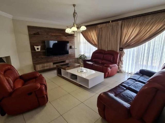4 Bedroom House to Rent in Bendor