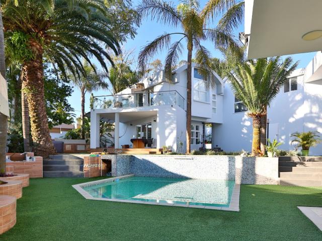 4 Bedroom House To Rent in Benmore Gardens