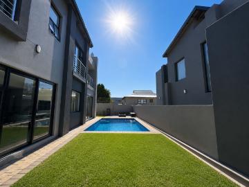 4 Bedroom House To Rent in Bedfordview