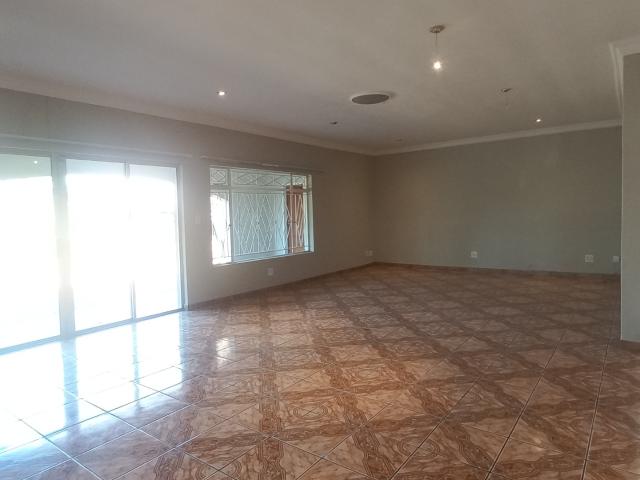 4 Bedroom House To Rent in Bergsig
