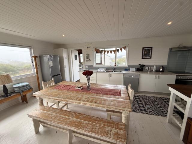 4 Bedroom House To Rent in Bettys Bay