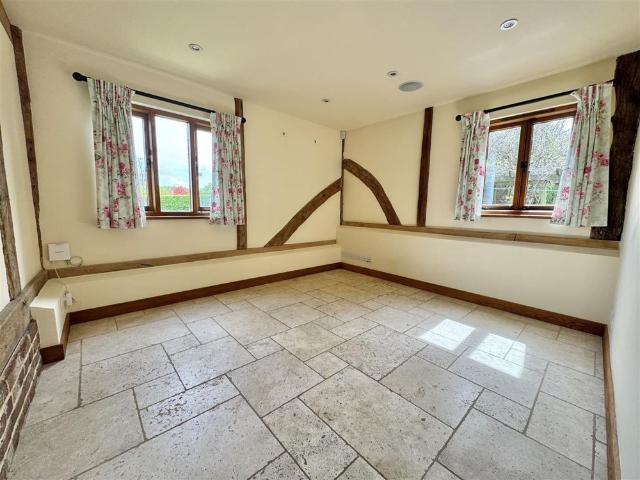4 Bedroom House To Rent in Biddenden