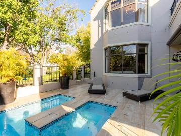 4 Bedroom House To Rent in Boschenmeer Golf & Country Estate