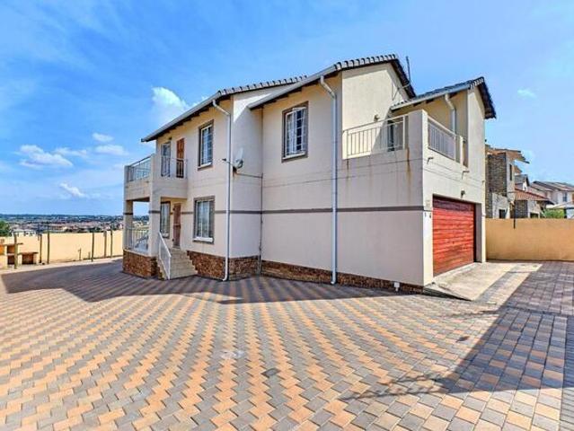 4 Bedroom House to Rent in Blue Hills