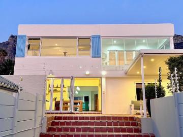 2 Bedroom house to rent in Camps Bay, Cape Town