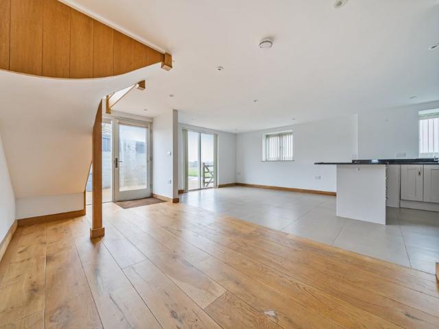 4 Bedroom House To Rent in Charing Heath