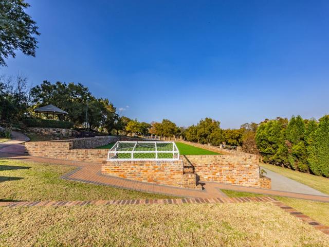 4 Bedroom House To Rent in Cornwall Hill