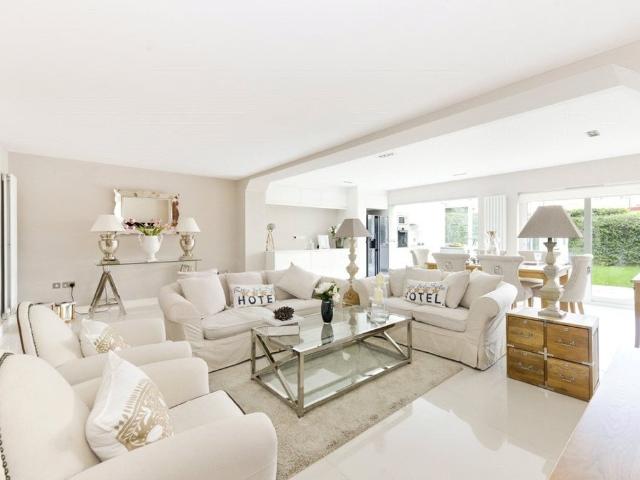 4 bedroom House to rent in Court Close, St Johns Wood Park, London, St John's Wood, NW8