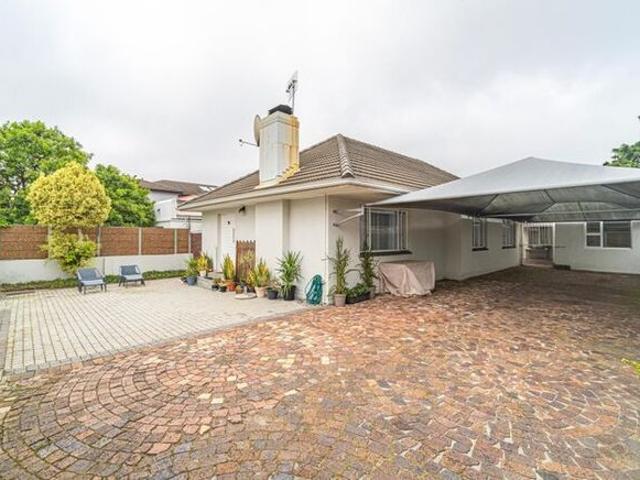 4 Bedroom house to rent in Claremont, Cape Town