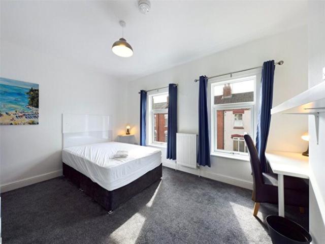 4 Bedroom House To Rent In Clinton Road, Northampton, NN4