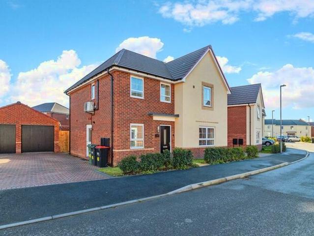 4 Bedroom House To Rent In Cranwell Crescent, MK17
