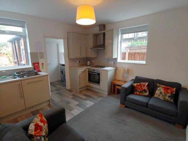 4 Bedroom House To Rent In Dagmar Grove, Beeston, Nottingham, Nottinghamshire, NG9