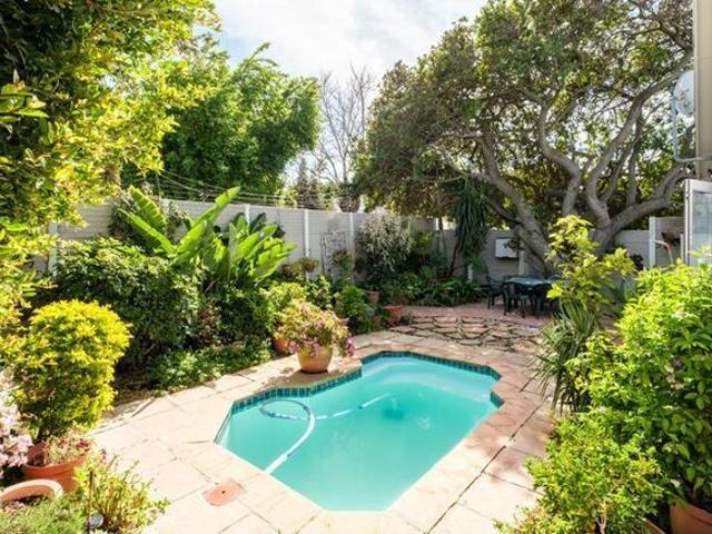 4 Bedroom house to rent in Diep River, Cape Town