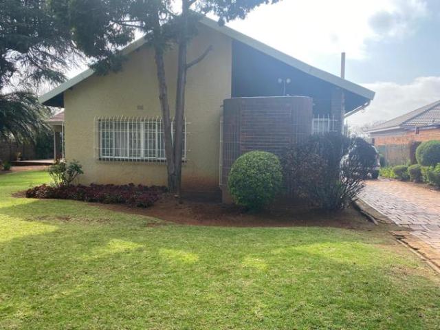 4 Bedroom House to Rent in Emmarentia
