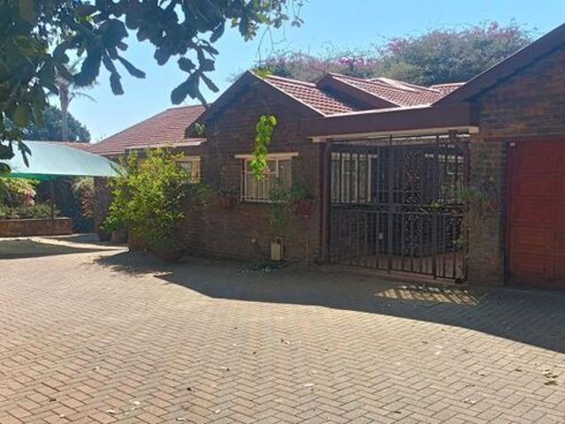 4 Bedroom house to rent in Fairland, Randburg