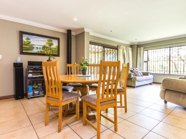 4 Bedroom House To Rent in Gillitts