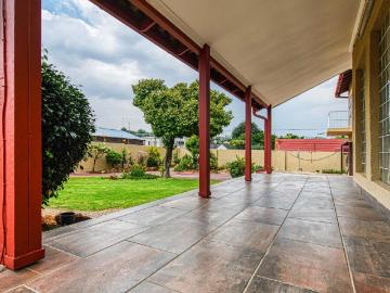 4 Bedroom House To Rent in Glenanda