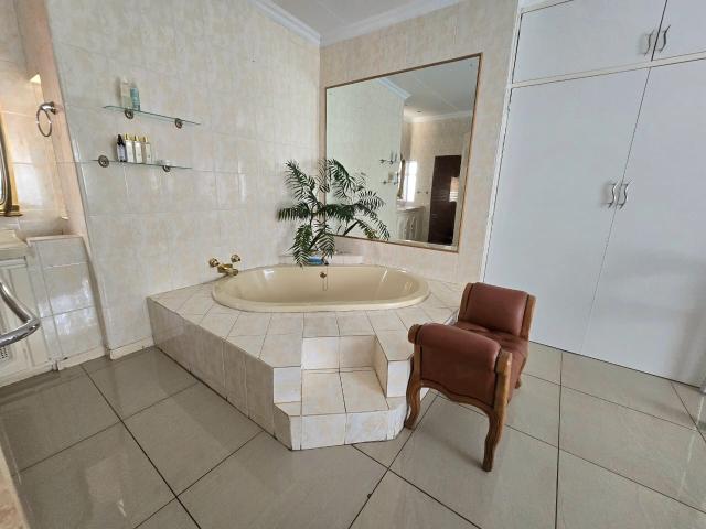 4 Bedroom House To Rent in Glenvista