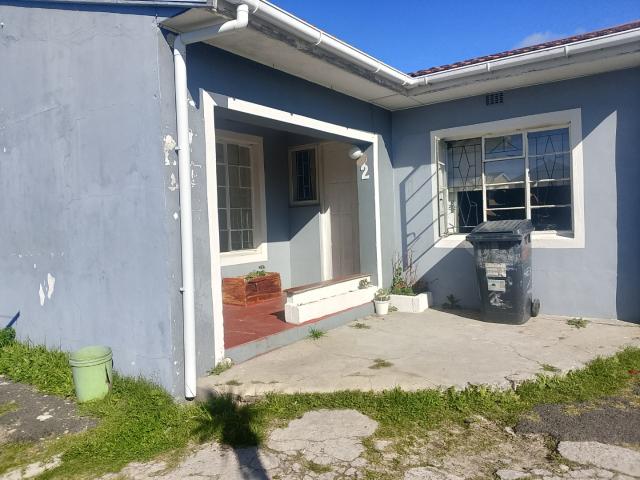 4 Bedroom House To Rent in Grassy Park
