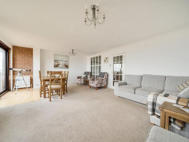 4 Bedroom House To Rent in Greatstone