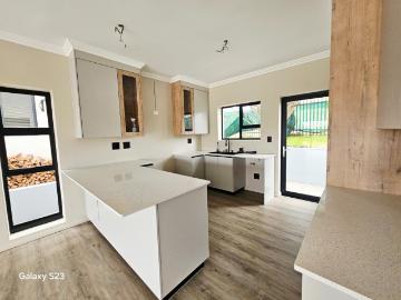 4 Bedroom House To Rent in Hartenbos Heuwels