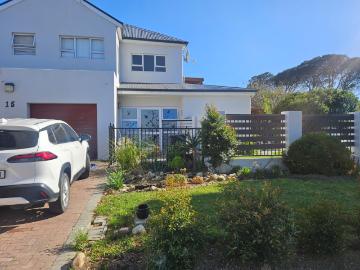 4 Bedroom House To Rent in Heritage Park