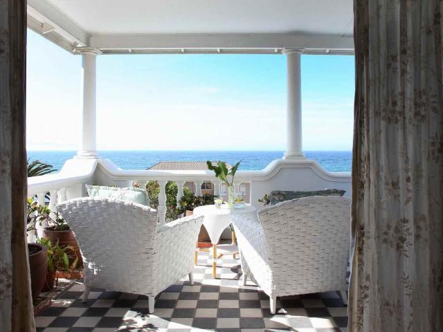 4 Bedroom House To Rent in Kalk Bay