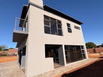 4 Bedroom house to rent in Karenpark, Akasia