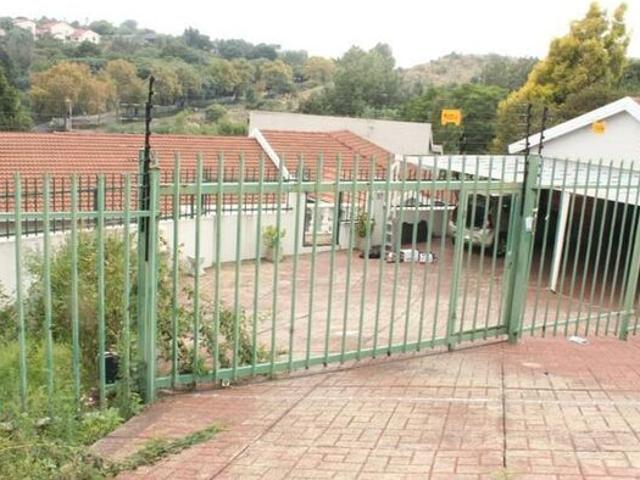 4 Bedroom house to rent in Kloofendal, Roodepoort