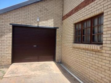 4 Bedroom House to Rent in Langenhovenpark