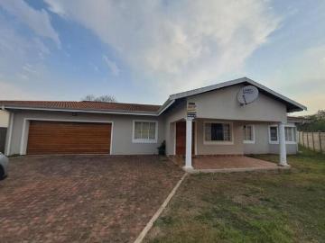 4 Bedroom House to Rent in Lincoln Meade