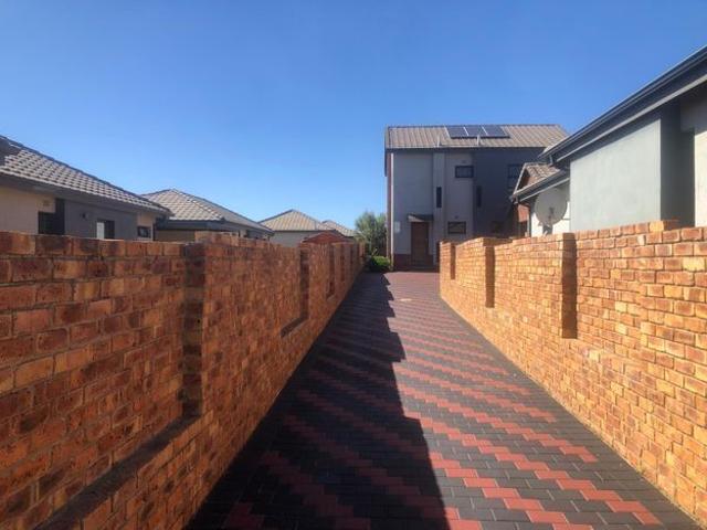 4 Bedroom house to rent in Lion Pride, Randburg