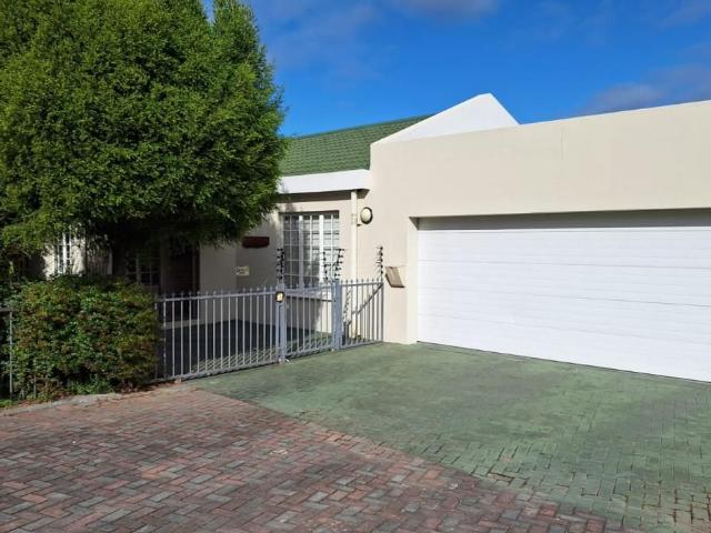 4 Bedroom house to rent in Loerie Park, George