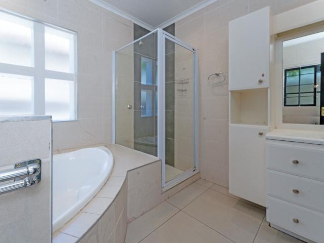 4 Bedroom House To Rent in Maroeladal