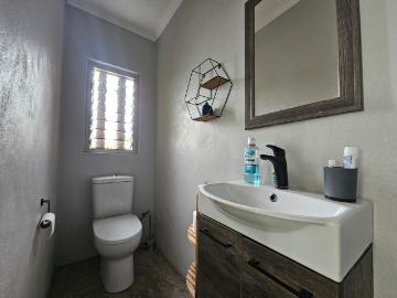 4 Bedroom House To Rent in Meer En See