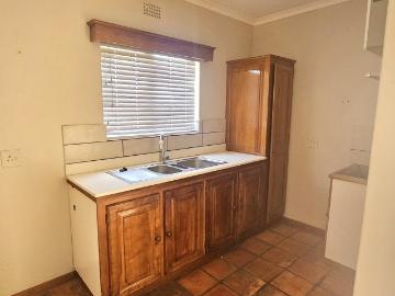 4 Bedroom House To Rent in Middedorp