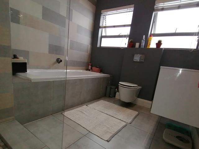 4 Bedroom House To Rent in Midstream Ridge Estate