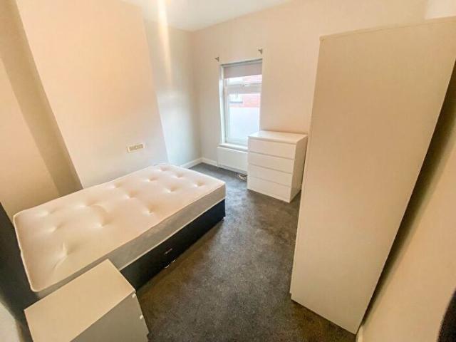 4 Bedroom House To Rent In Montague Road, LE2