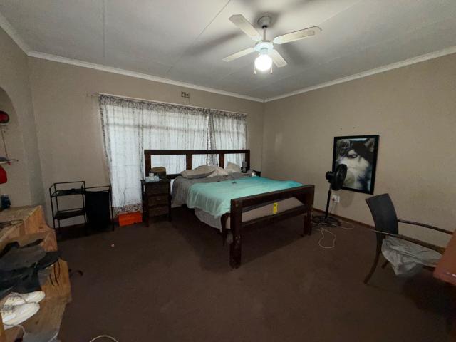 4 Bedroom House To Rent in Model Park