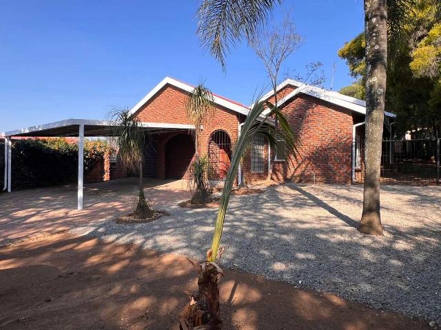4 Bedroom House to Rent in Moreleta Park