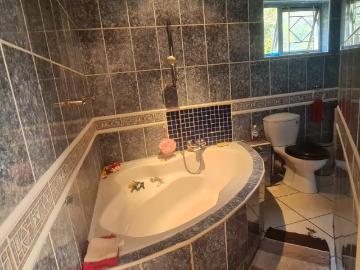 4 Bedroom House To Rent in New Redruth