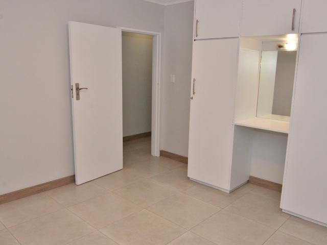 4 Bedroom House To Rent in Onder Papegaaiberg