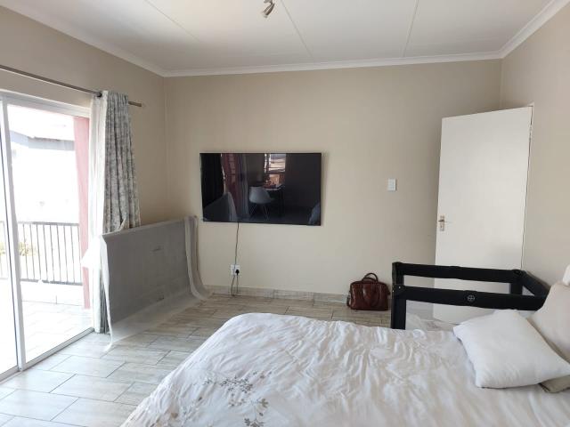 4 Bedroom House To Rent in Oukraal Estate