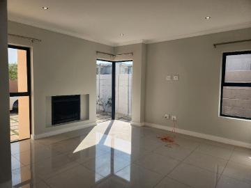 4 Bedroom House To Rent in Parklands North