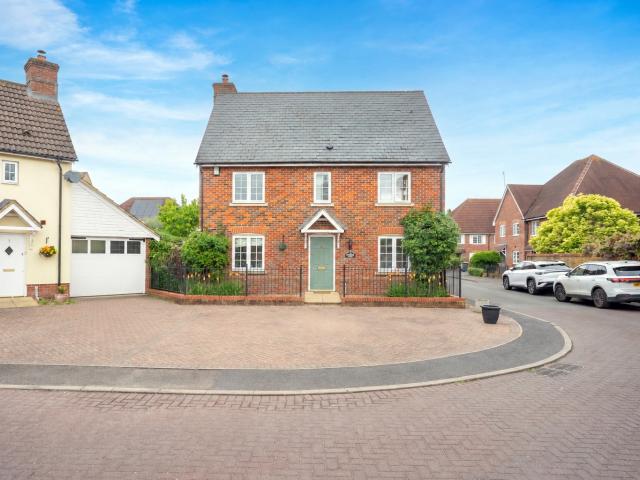 4 bedroom house to rent in patterson court wooburn green high wycombe buckinghamshire hp10