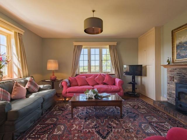 5 Bedroom House To Rent in Peasmarsh